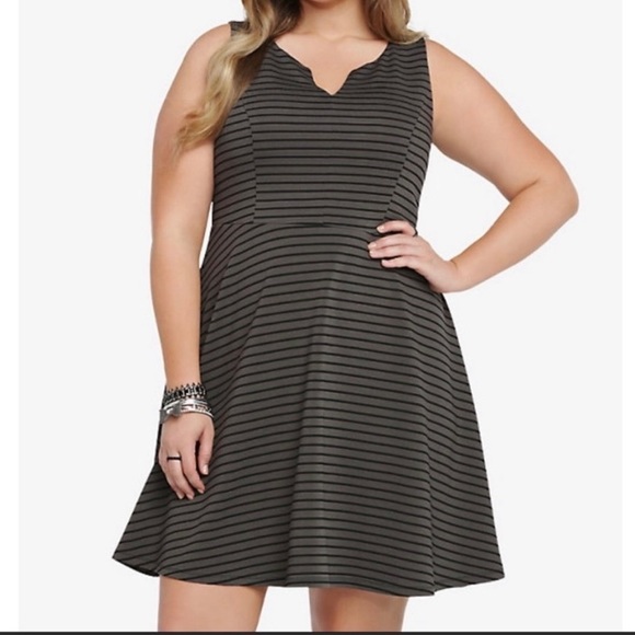 TORRID Grey with Black textured stripes, sleeveless, fit and flare size 0 - Picture 7 of 12